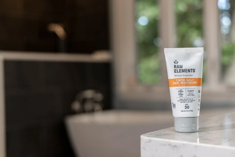 Raw Elements Tinted Daily Face Moisturizer SPF 30 Tube - 1.8 oz. 5 Raw Elements Tinted Daily Face Moisturizer SPF 30 Tube - 1.8 oz. - Image 5